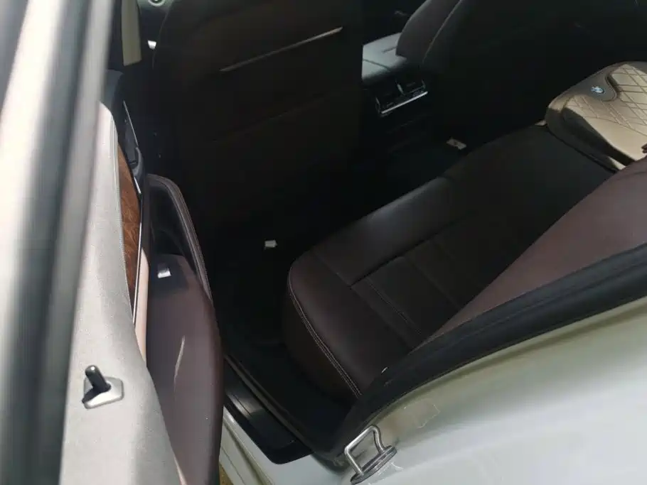 BMW 5 Series — миниатюра 10