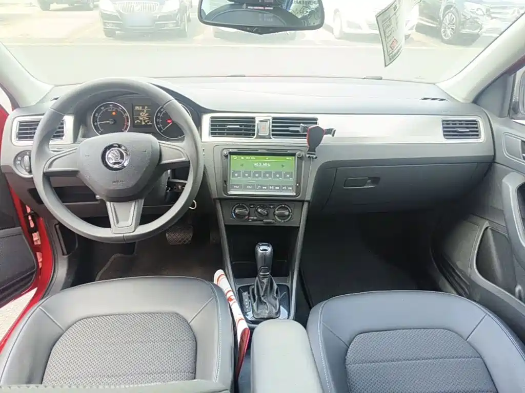 Skoda Rapid Spaceback — миниатюра 10