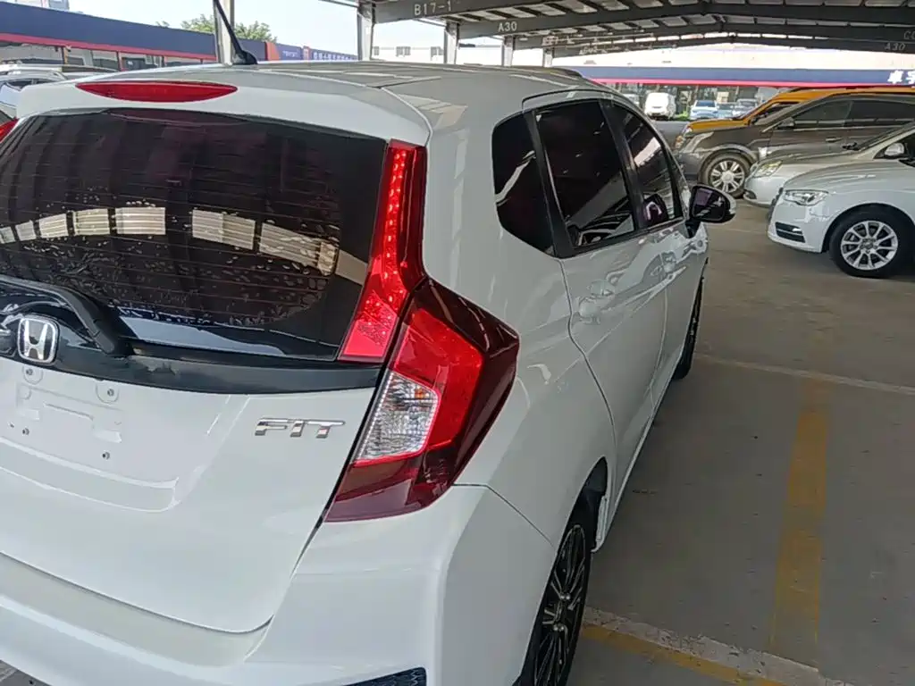 Honda Fit — миниатюра 8