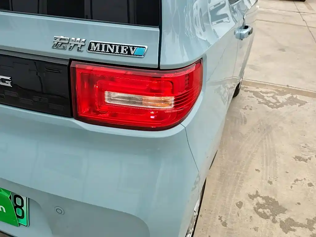 Wuling MINIEV — миниатюра 8