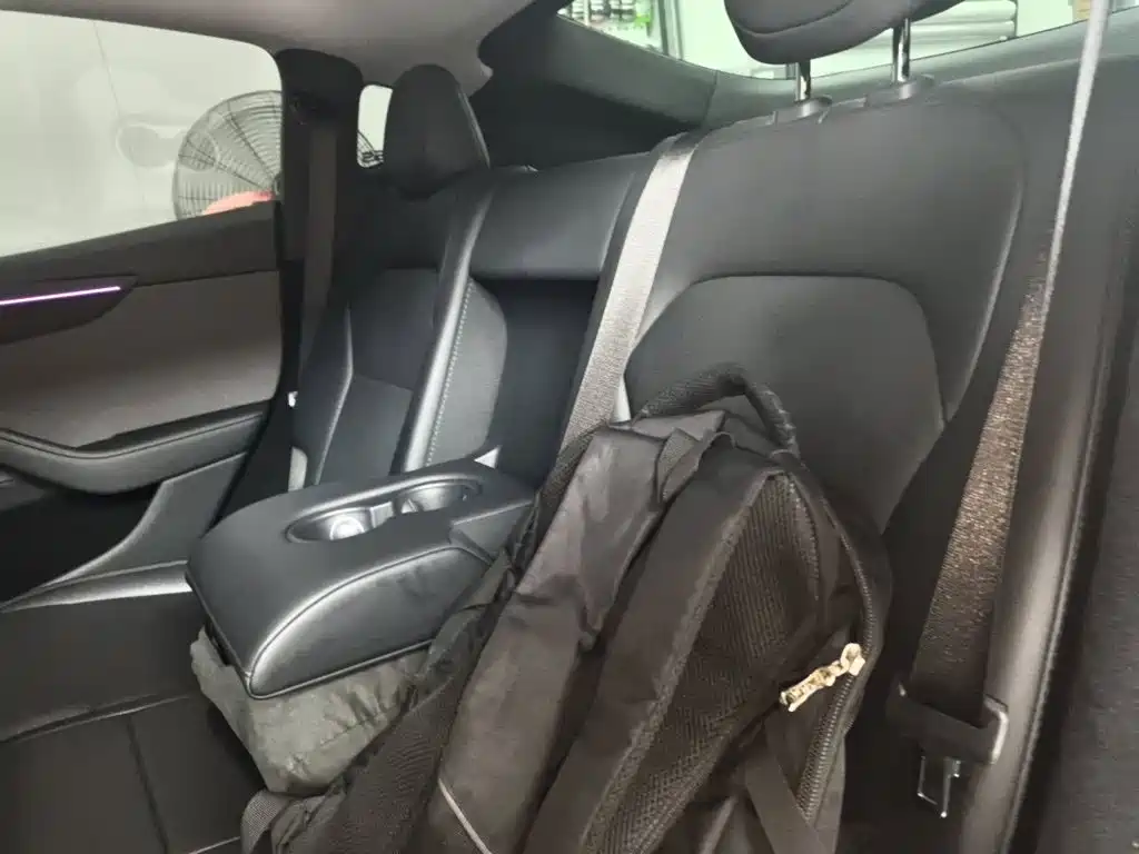 Tesla Model Y — миниатюра 13