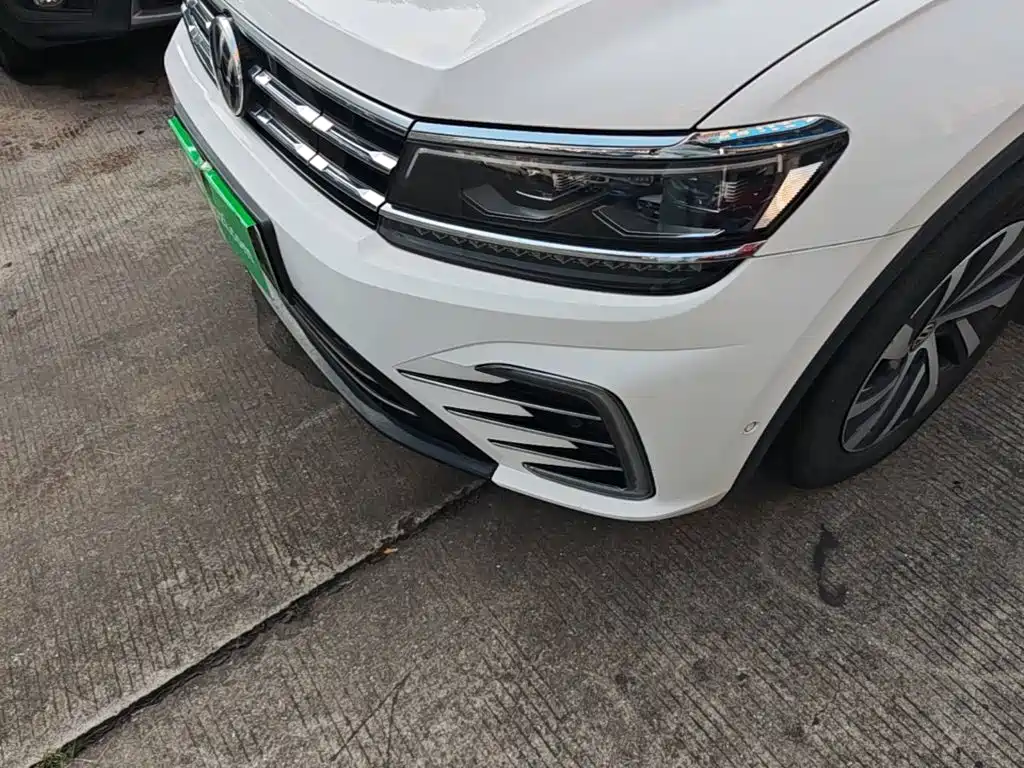 Volkswagen Tiguan L PHEV — миниатюра 24