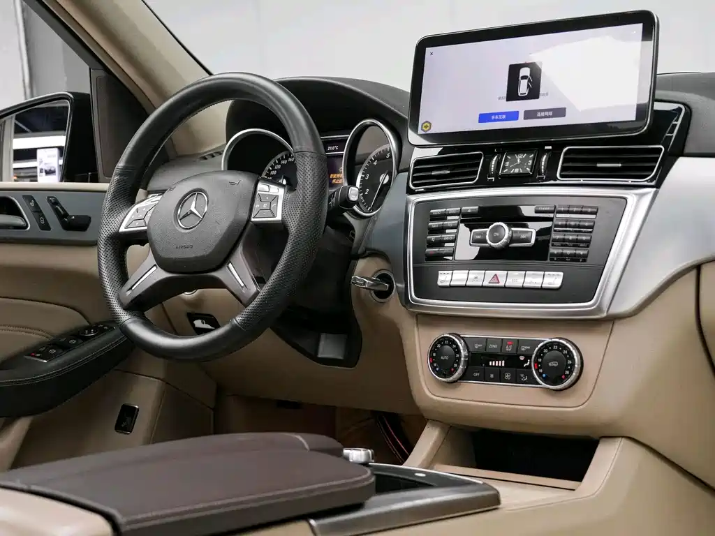 Mercedes-Benz M-Class — миниатюра 10