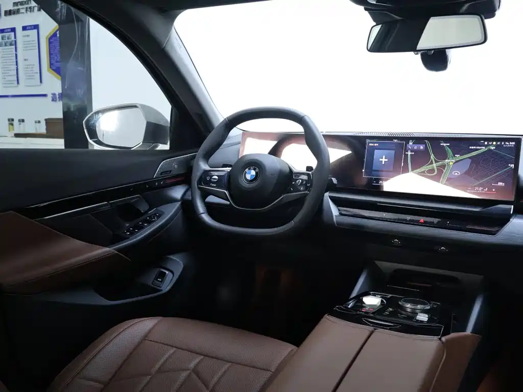 BMW 5 Series — миниатюра 14