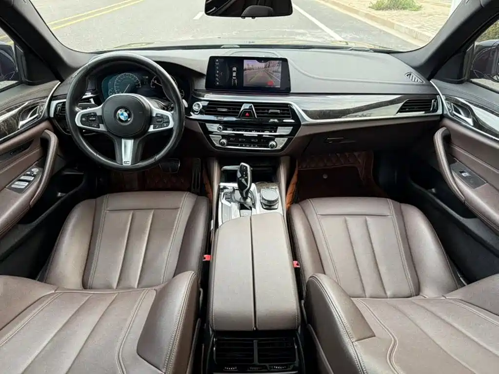 BMW 5 Series — миниатюра 9