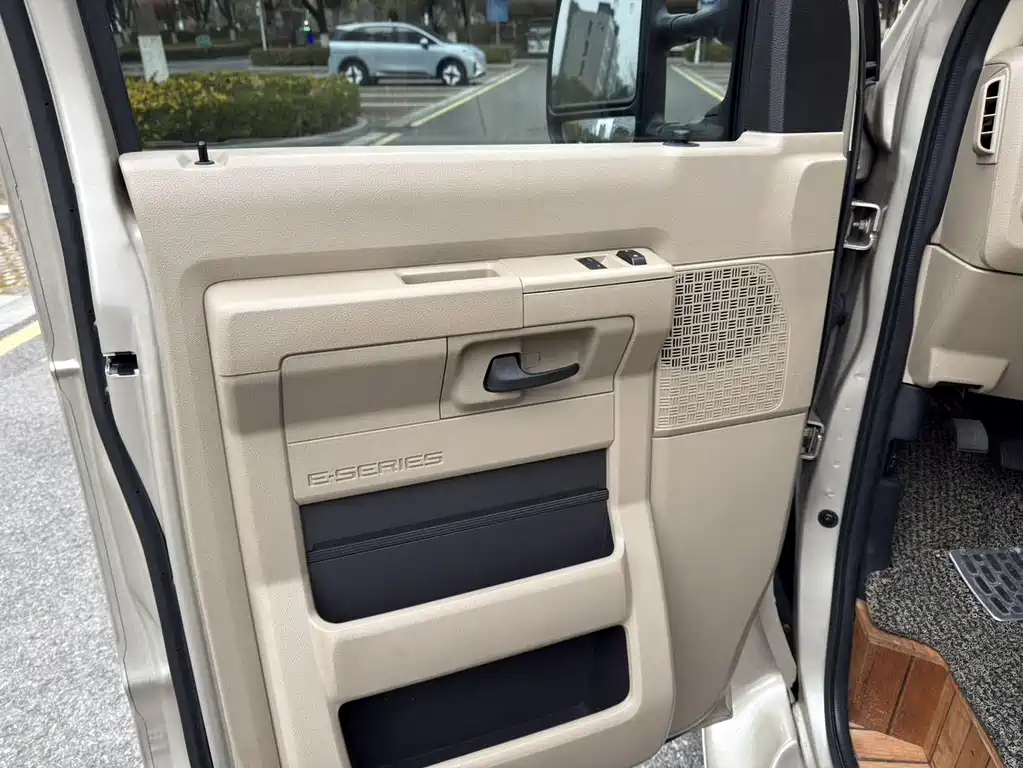 Ford E350 2011 5.4L