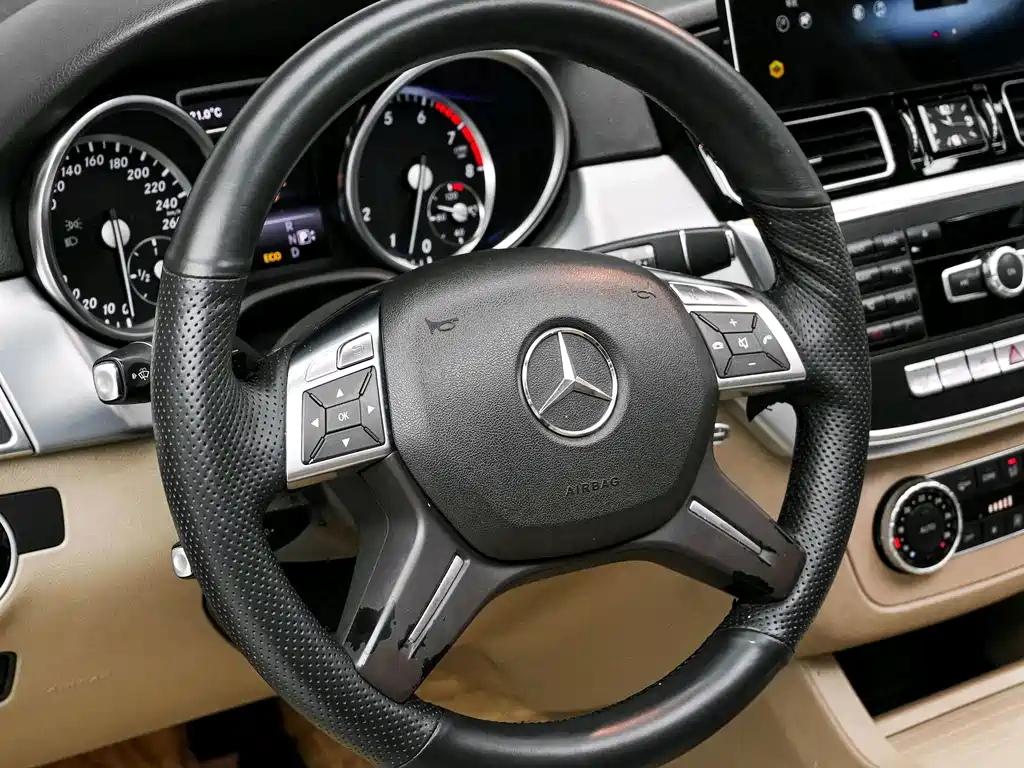 Mercedes-Benz M-Class — миниатюра 12