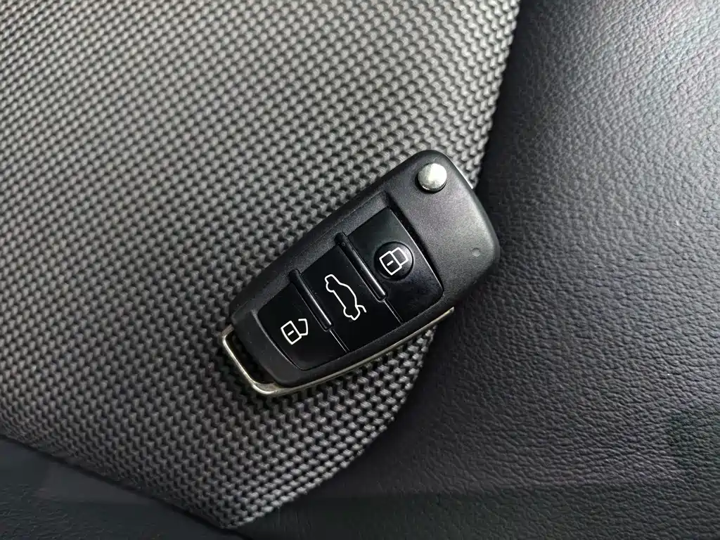 Audi Q2L e-tron — миниатюра 5