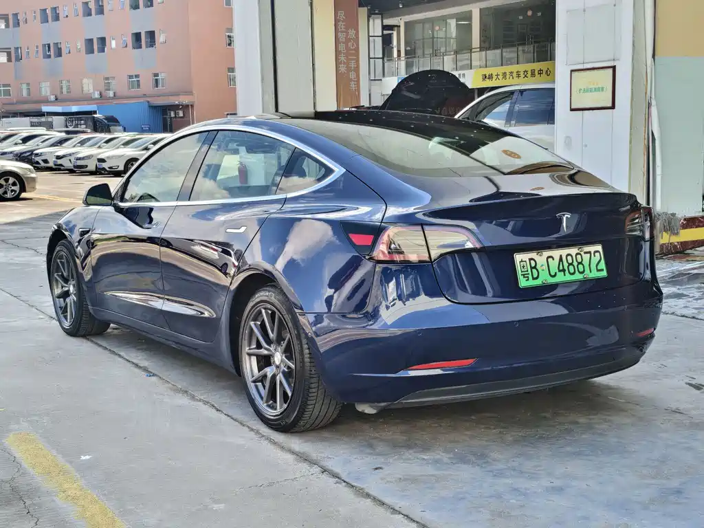 Tesla Model 3 — миниатюра 5