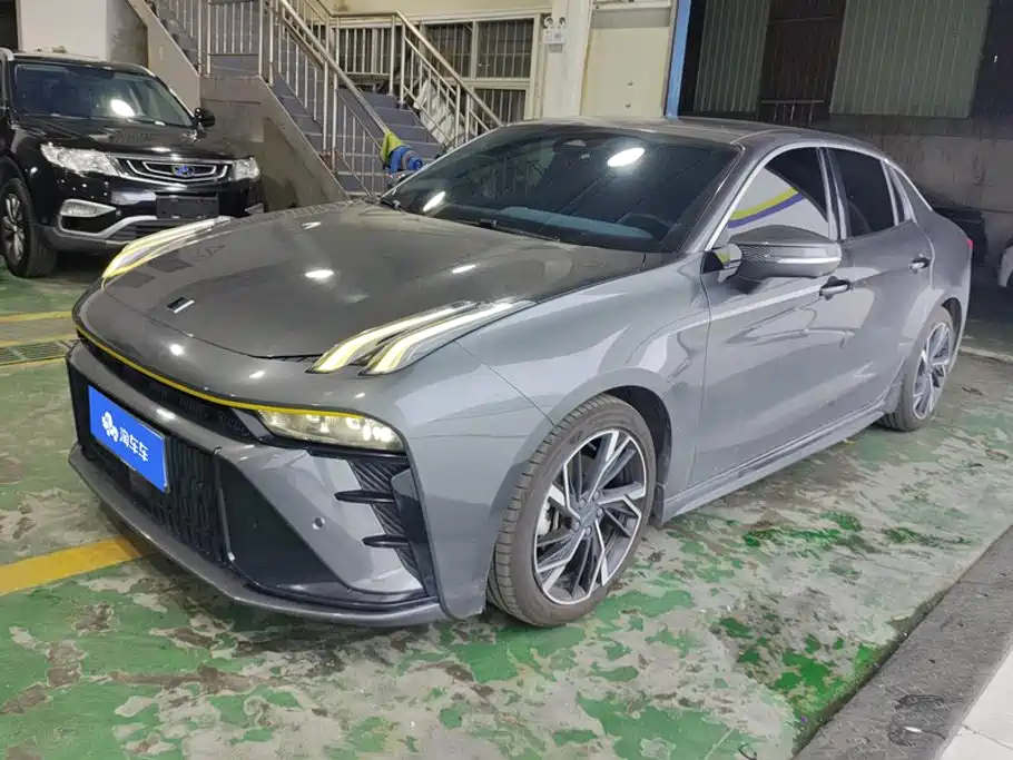 Lynk & Co 03