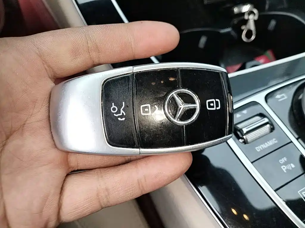 Mercedes-Benz E-Class — миниатюра 9