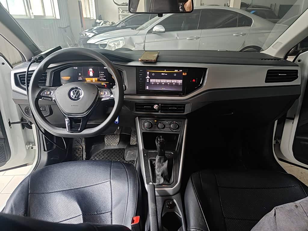 Volkswagen Polo 1.5 л 2023 г. Белый, пробег 20600 км