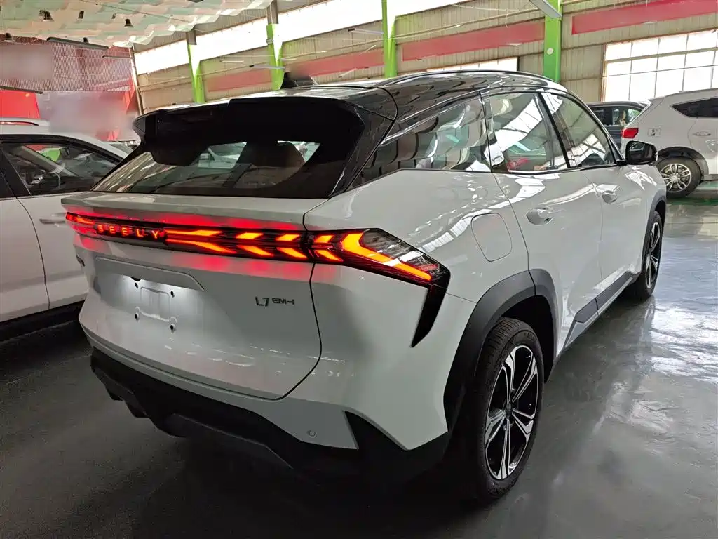 Geely Galaxy L7 2025 EM-i 115km Explorer + Edition
