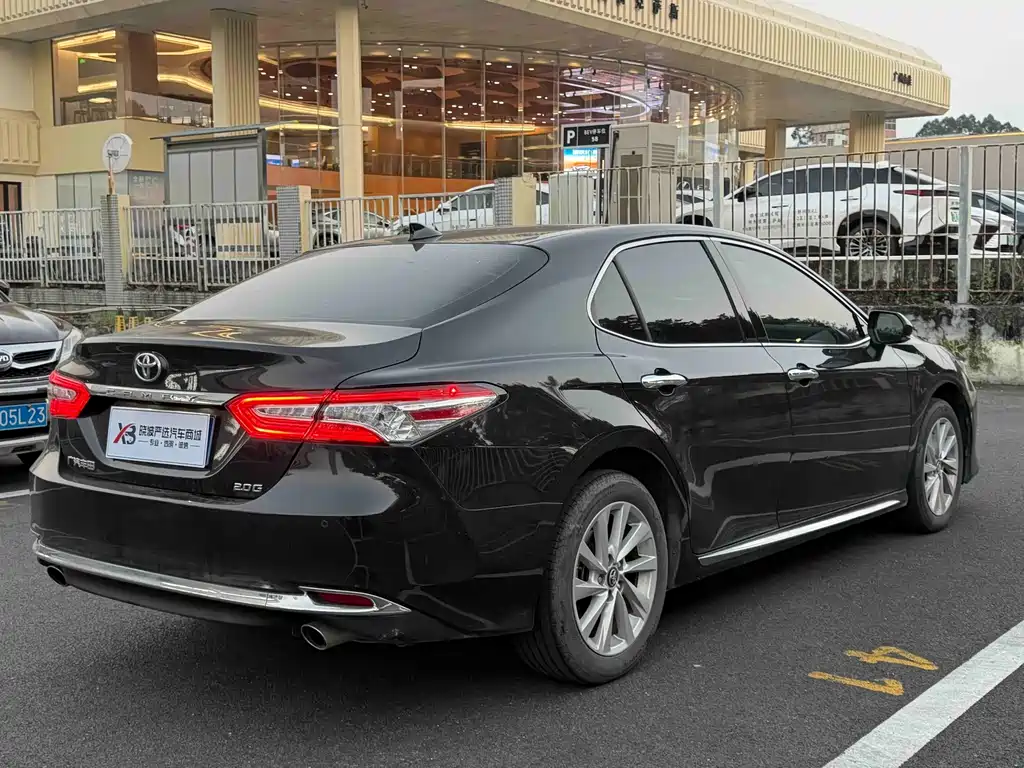 Toyota Camry — миниатюра 7