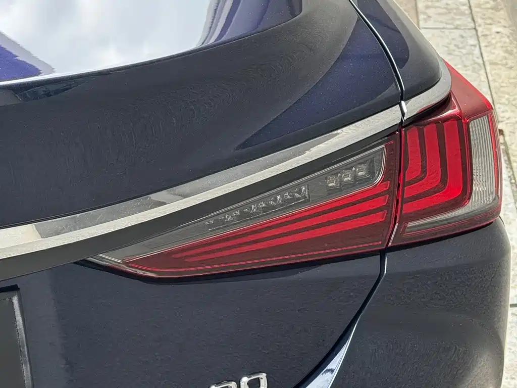 Lexus ES — миниатюра 9