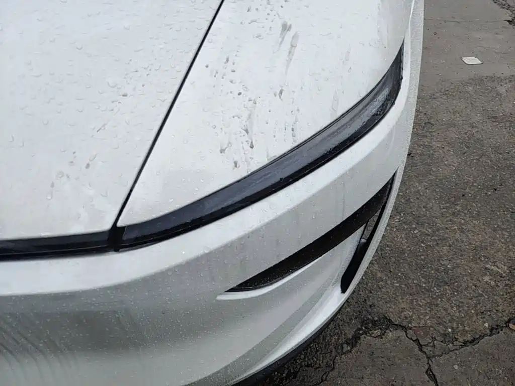 Tesla Model Y — миниатюра 24
