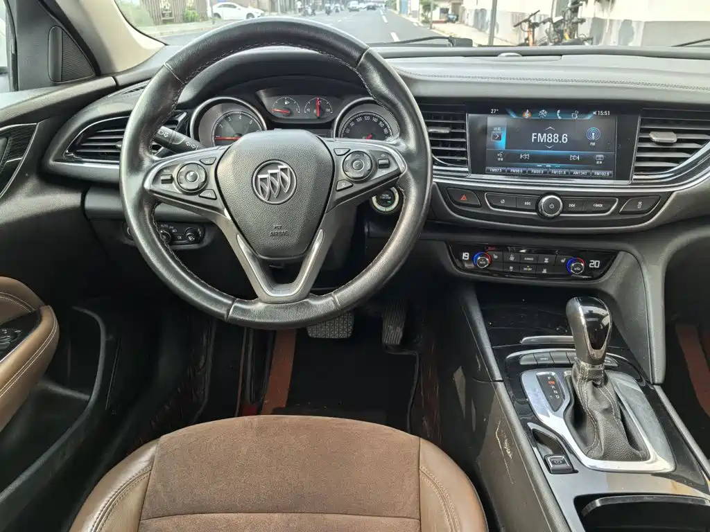 Buick Regal — миниатюра 12