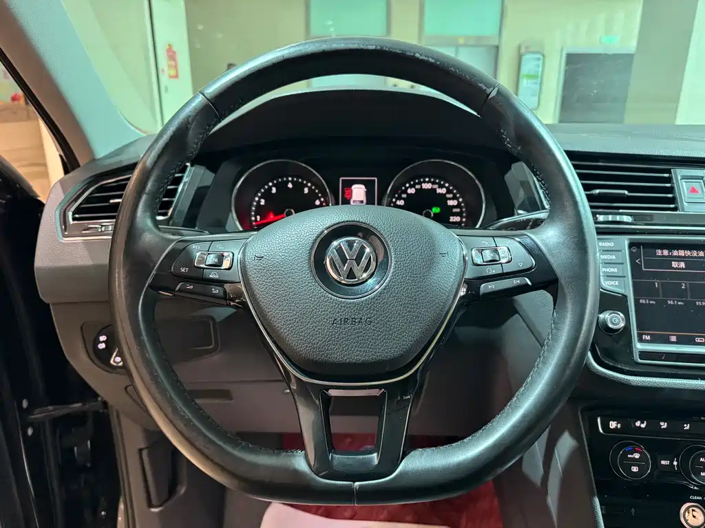 Volkswagen Tiguan L — миниатюра 7