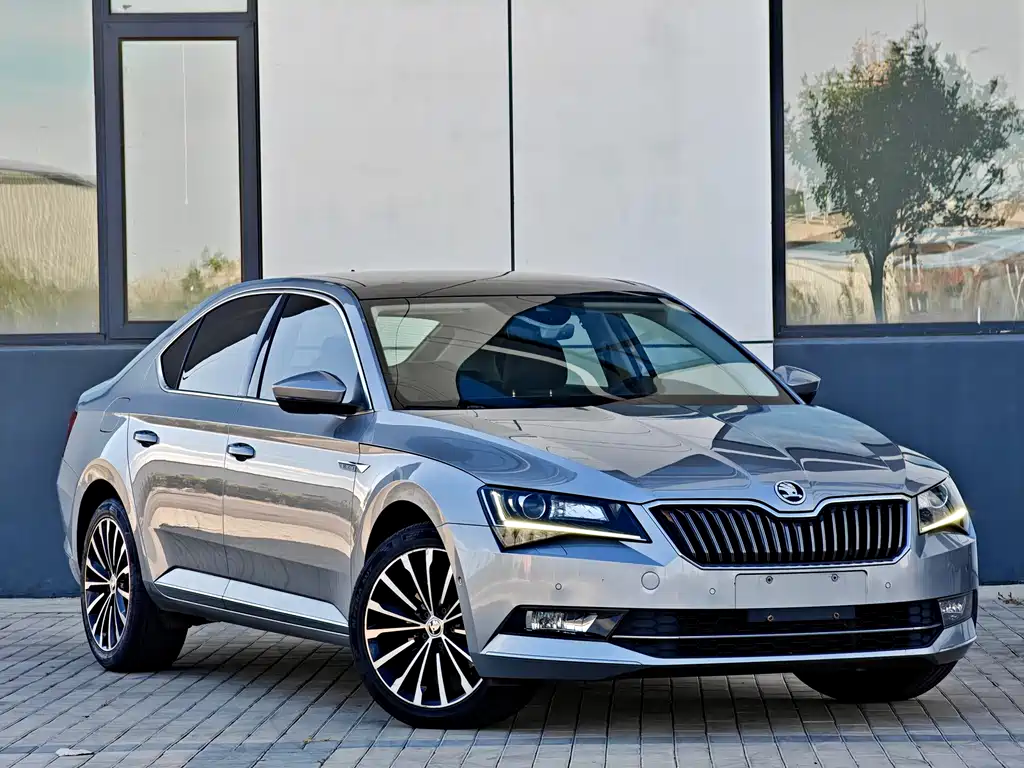 Skoda Superb — миниатюра 3
