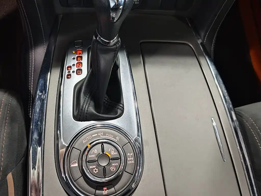 Nissan Patrol — миниатюра 13