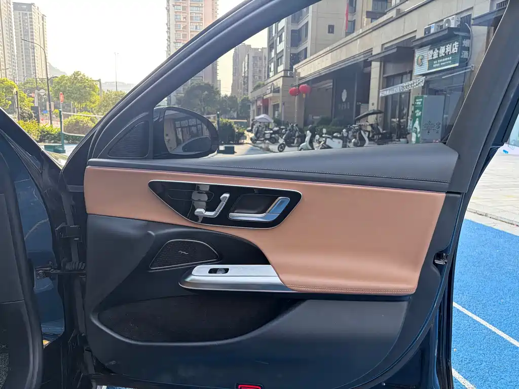 Mercedes-Benz E-Class — миниатюра 15