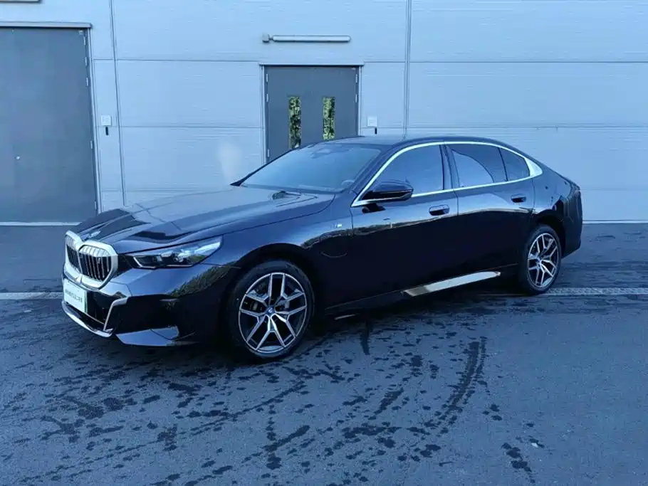 宝马i5 2025款 eDrive 35L M运动套装 2026