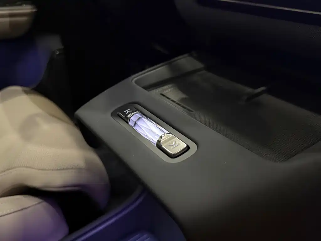 Volvo XC70 PHEV — миниатюра 11
