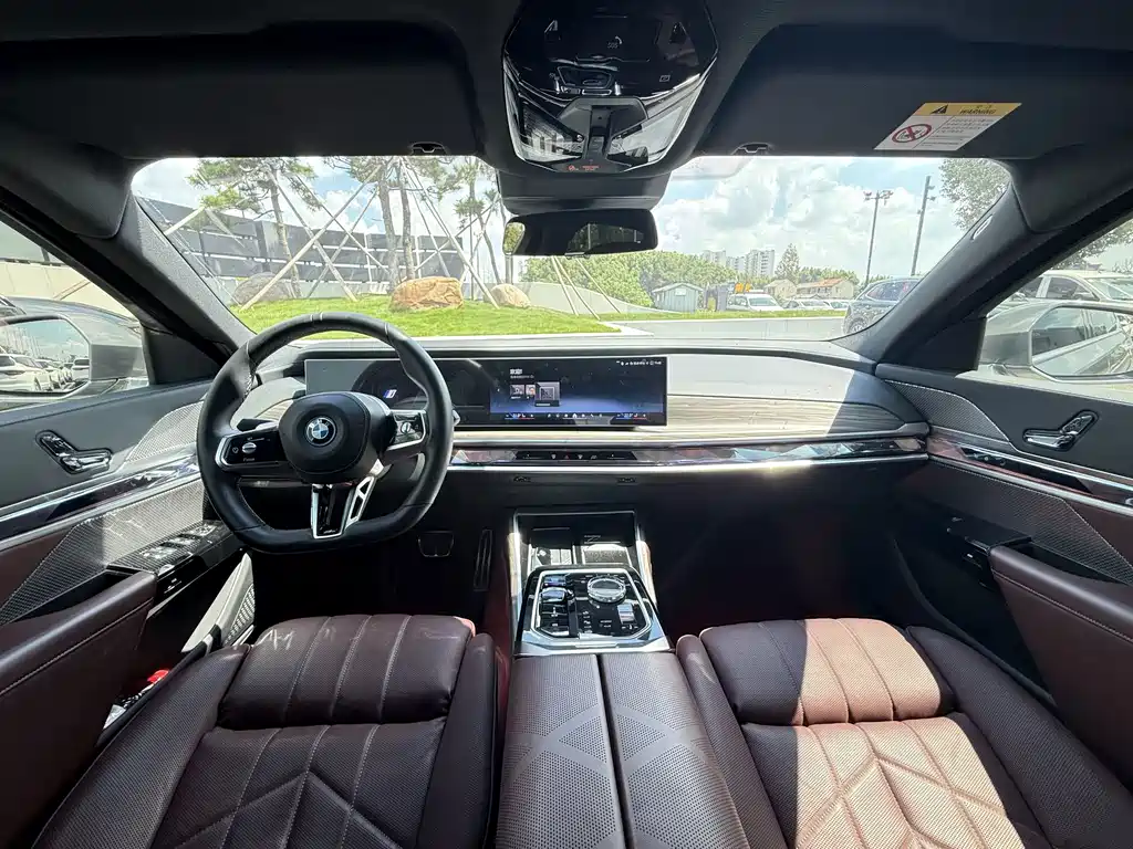 BMW i7 — миниатюра 20