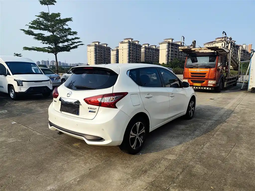Nissan Tiida — миниатюра 9