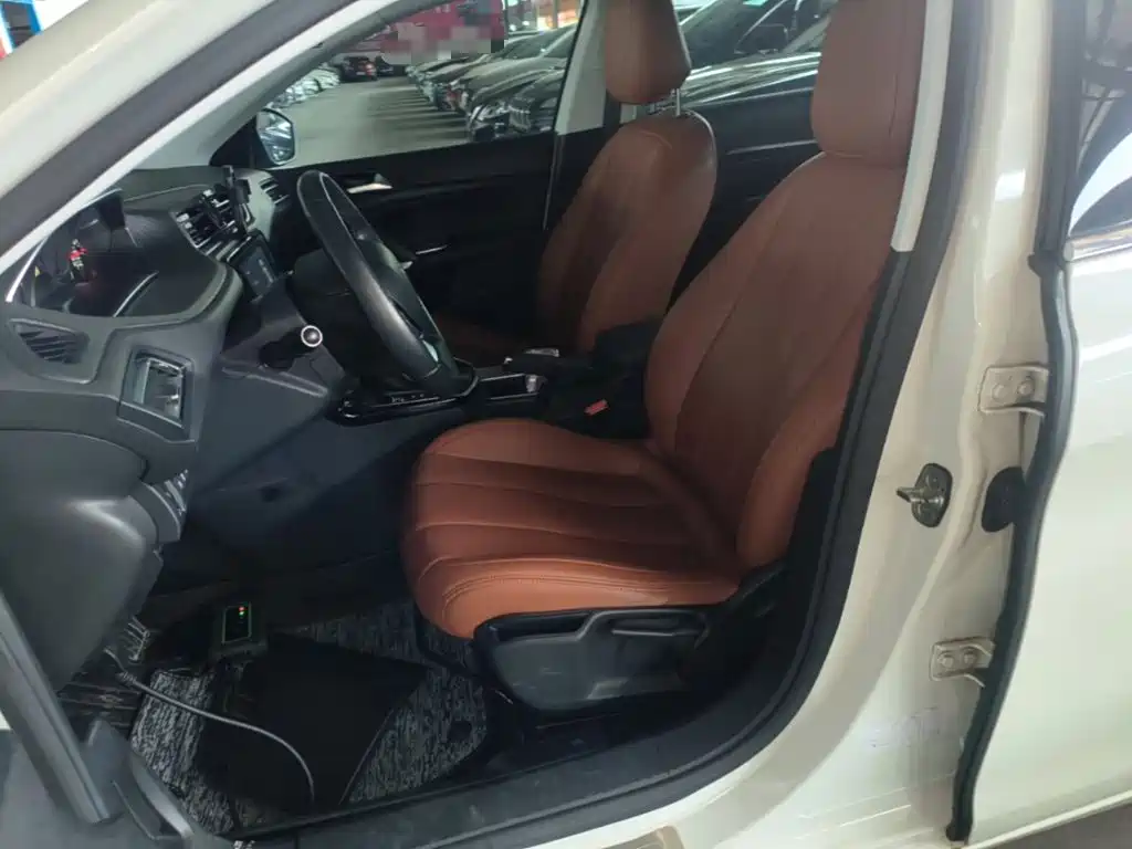 Peugeot 308 — миниатюра 15