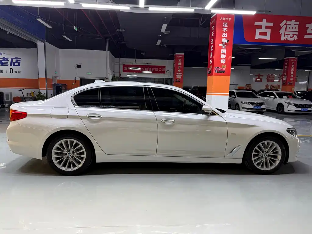 BMW 5 Series — миниатюра 4