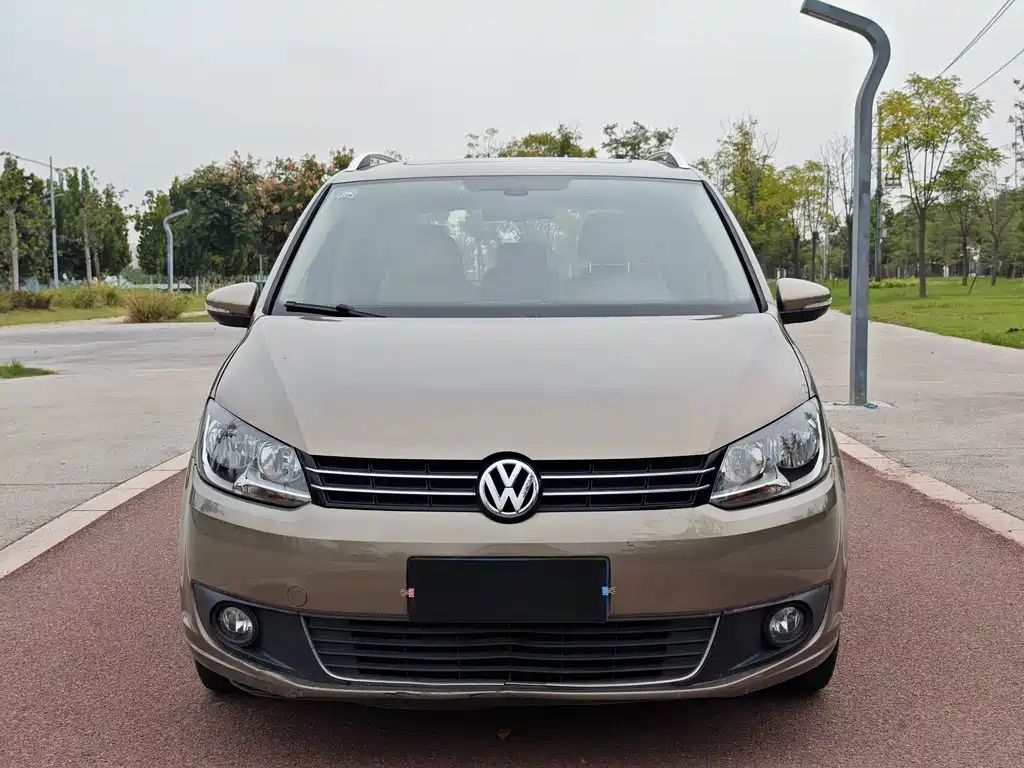 Volkswagen Touran — миниатюра 2