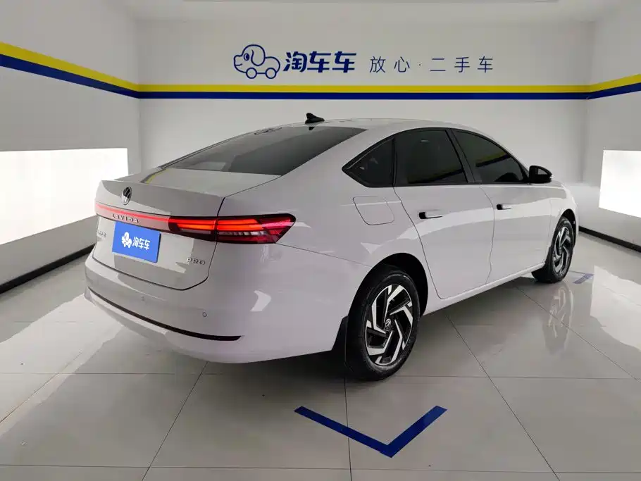 Volkswagen Lavida — миниатюра 3