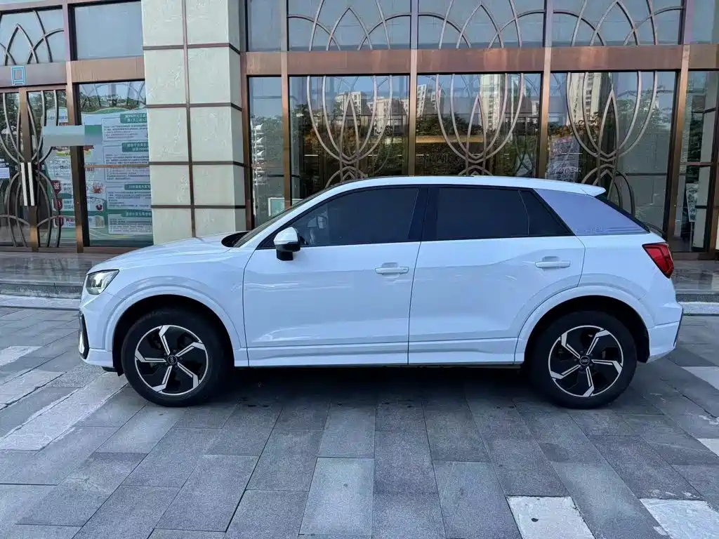 Audi Q2L e-tron — миниатюра 4