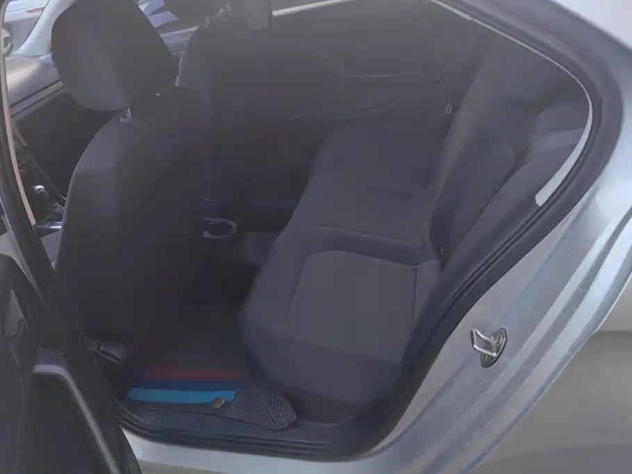 Volkswagen Jetta — миниатюра 11