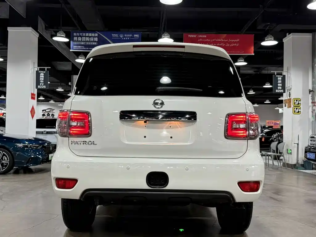 Nissan Patrol — миниатюра 8