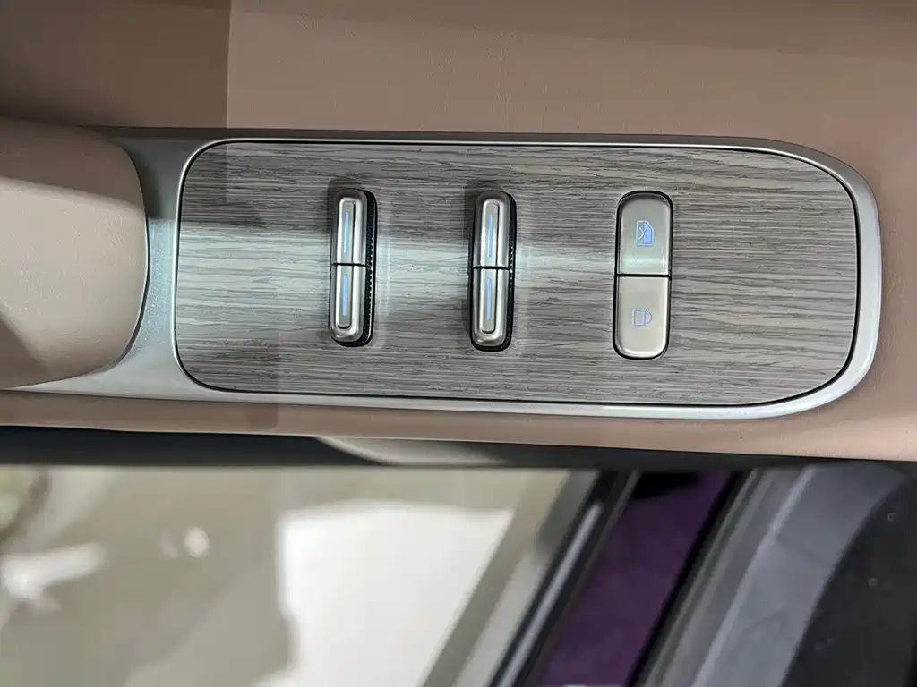 XPeng X9 — миниатюра 13