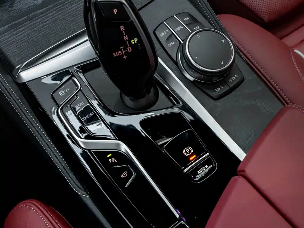 BMW 5 Series — миниатюра 21