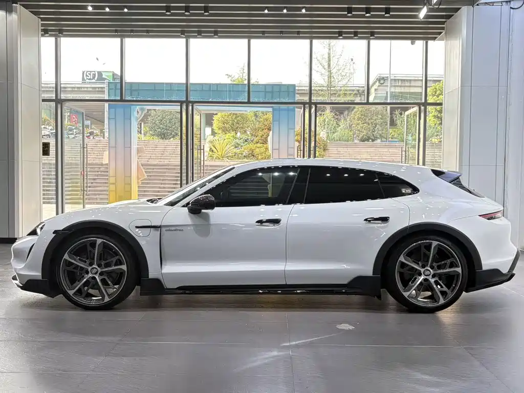 Porsche Taycan — миниатюра 8