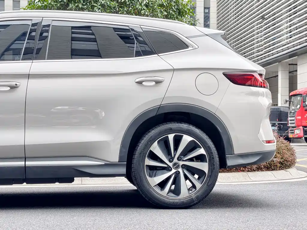 BYD Song Plus DM-i 2024 — фото 11