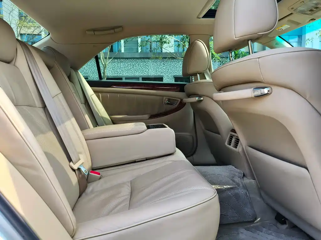 Toyota Crown — миниатюра 9