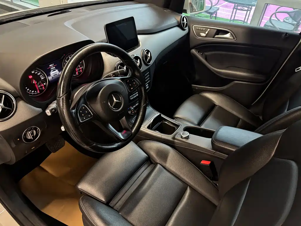 Mercedes-Benz B-Class — миниатюра 2