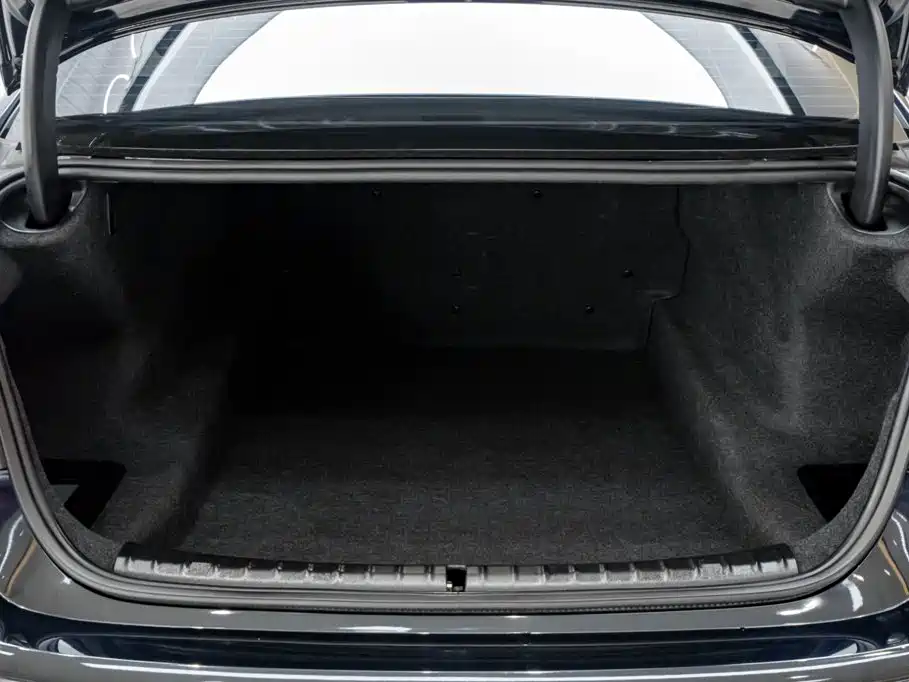 BMW 5 Series — миниатюра 12