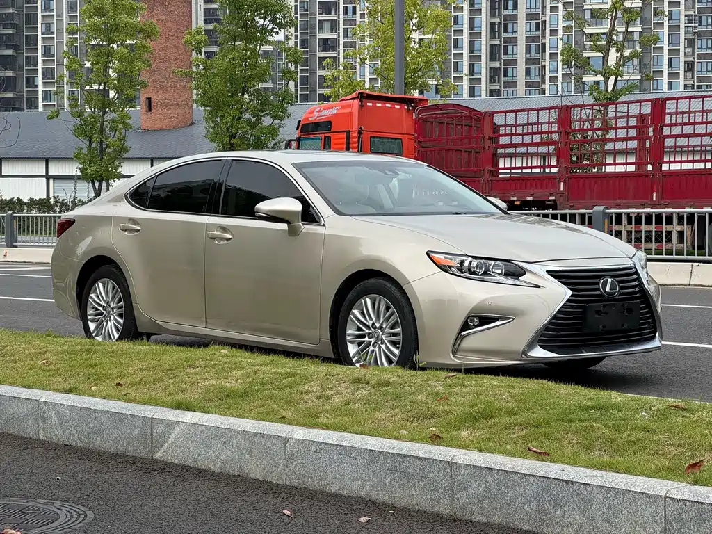Lexus ES — миниатюра 3