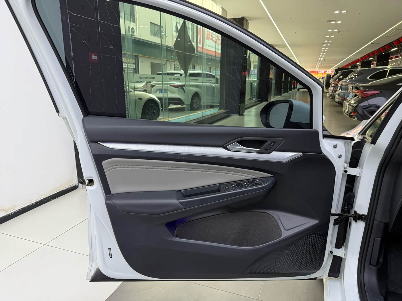 Volkswagen Golf 1.4 л 2021 г. Белый, пробег 49000 км