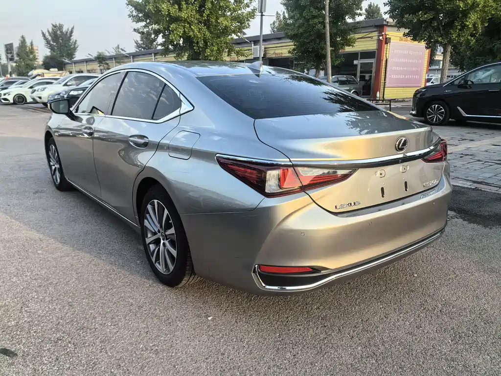 Lexus ES — миниатюра 7
