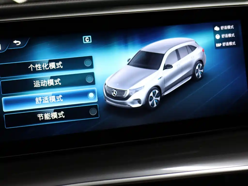 Mercedes-Benz EQC — миниатюра 16