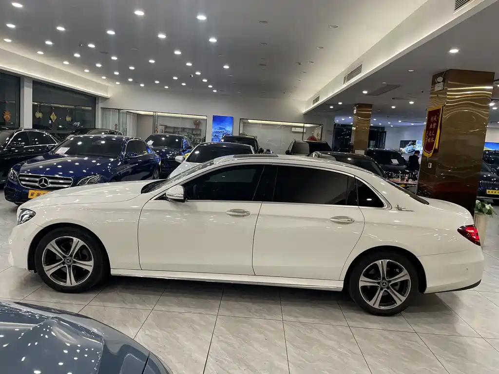 MERCEDES-BENZ E CLASS