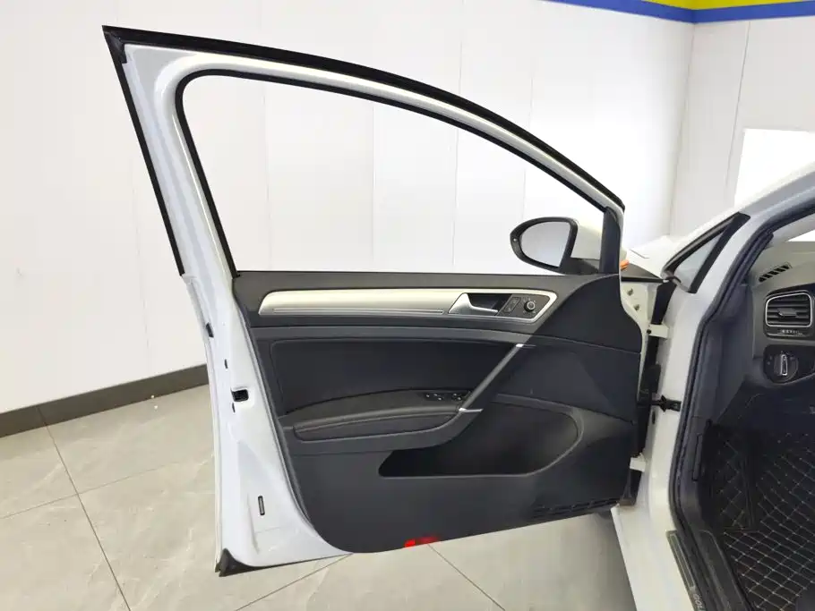 Volkswagen Golf — миниатюра 7