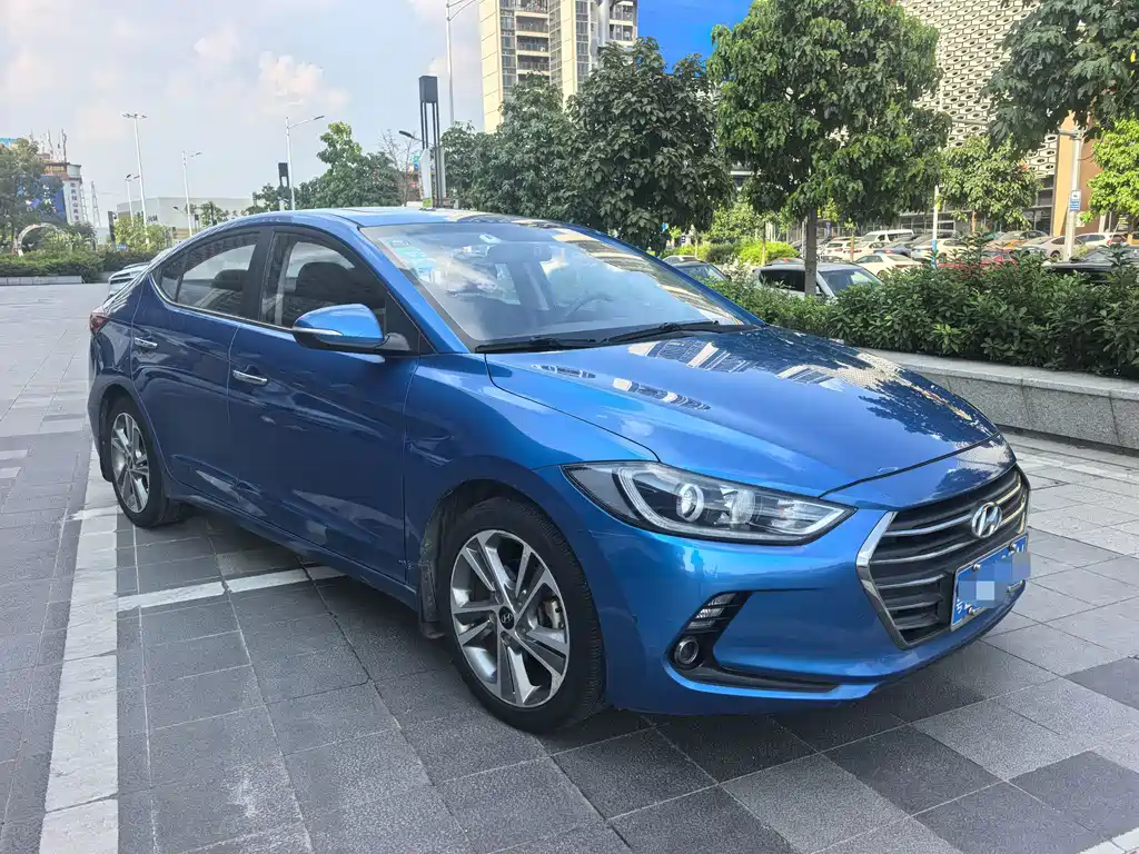 Hyundai Elantra — миниатюра 6